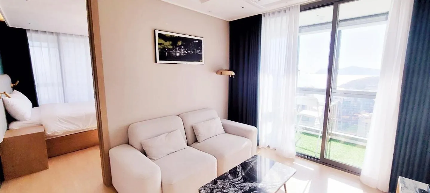 Elbon The Stay X Bona Travel Busan 4*,