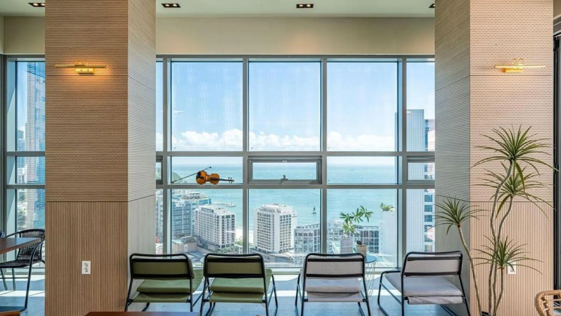 Elbon The Stay X Bona Travel Busan 4*,  South Korea