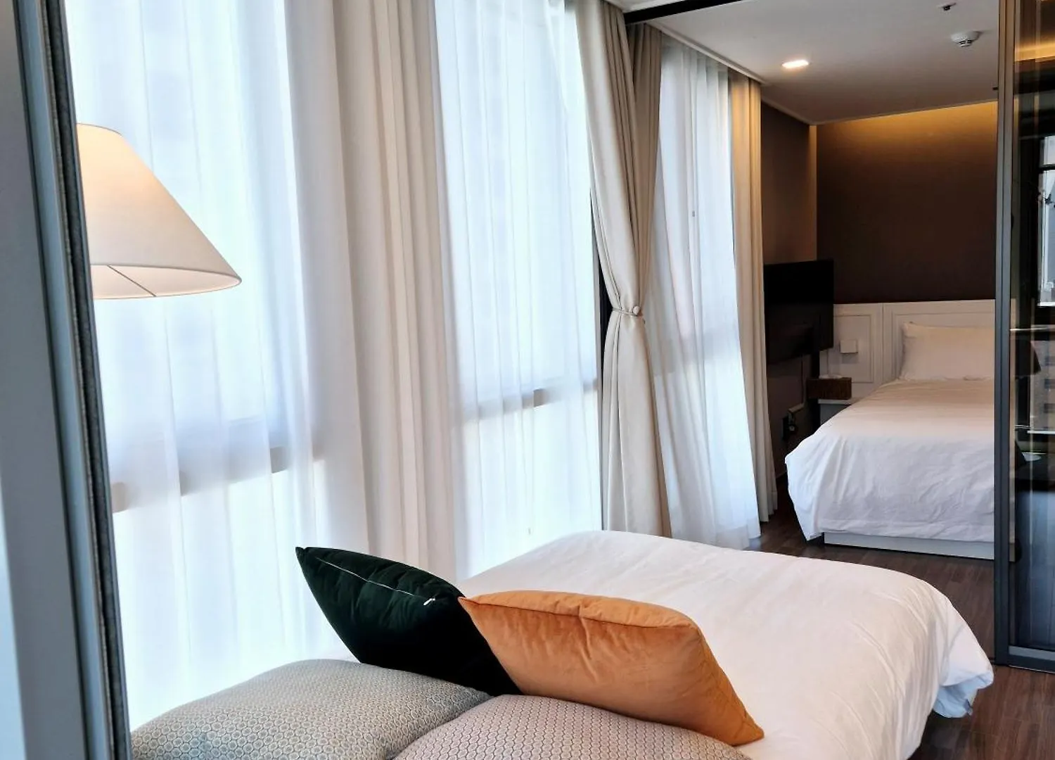 Elbon The Stay X Bona Travel Busan