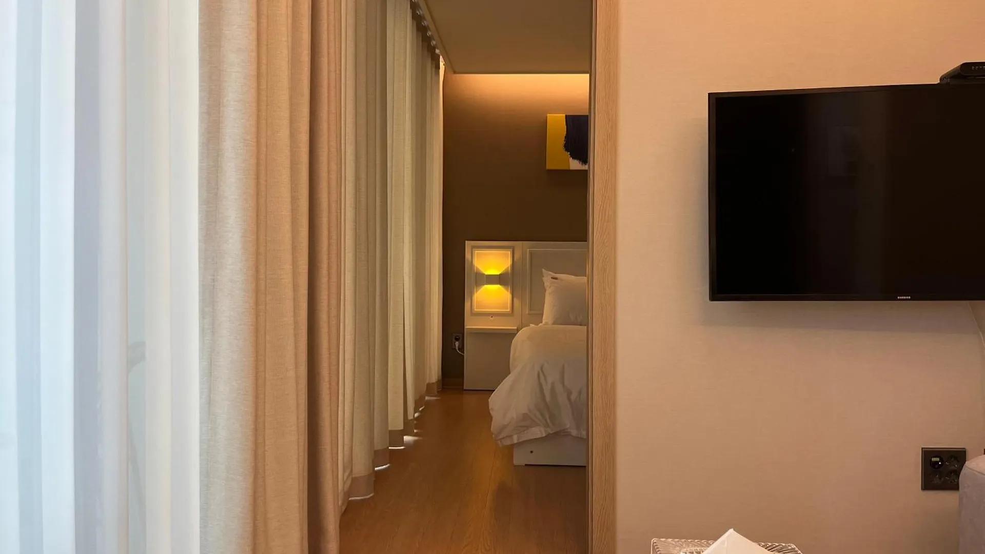 Elbon The Stay X Bona Travel Pusan