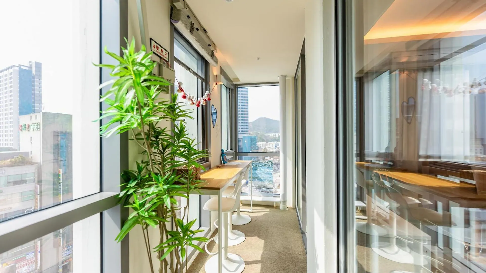 Elbon The Stay X Bona Travel Busan 4*,